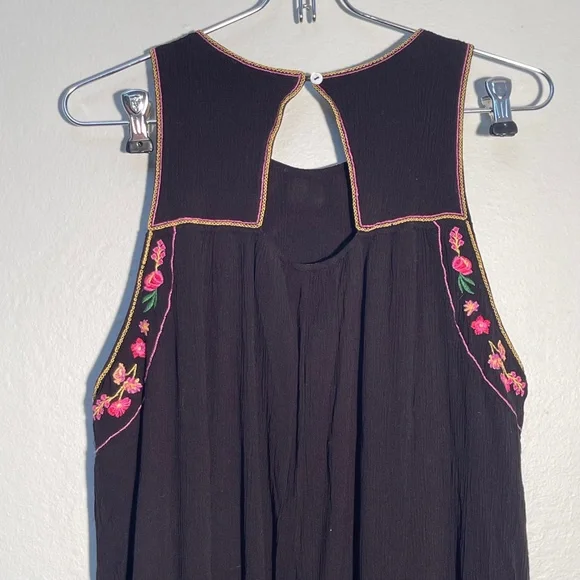 Staccato Dress sz M Black with Floral Embroidered details - Picture 4 of 6